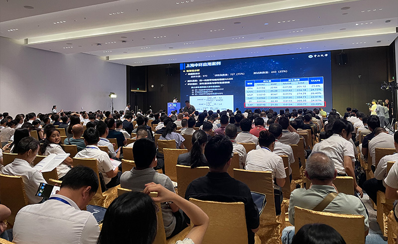 現場演講.jpg